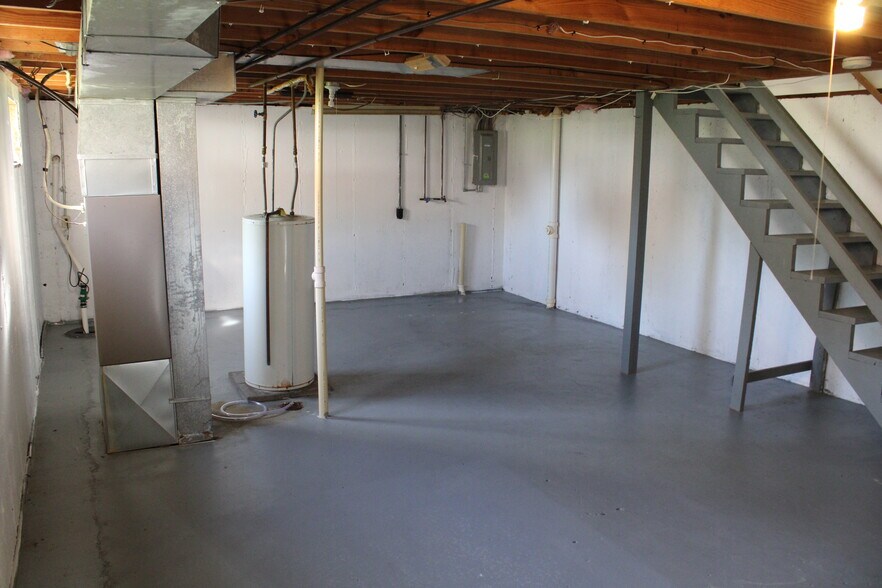 Private Full Basement - 817 Cole Blvd