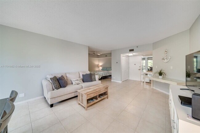 Building Photo - 7400 Radice Ct