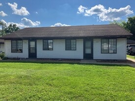 Right side of duplex - 300 - 300 Washington St