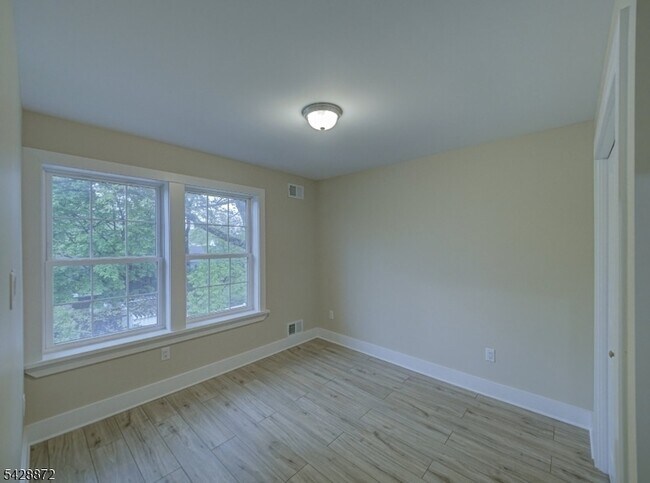 Building Photo - 8 Travers Ave