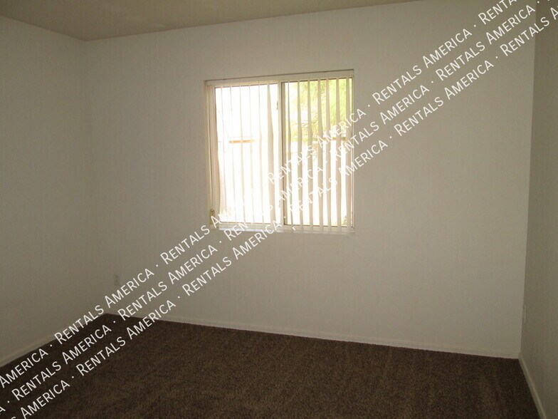 Building Photo - 144 S Mulberry St