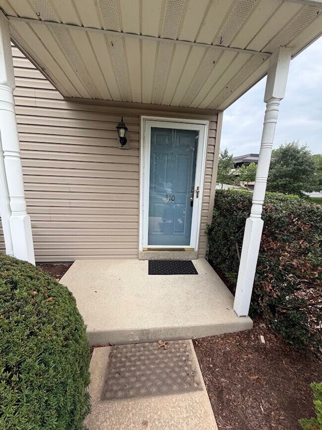 Building Photo - 3 Bedroom Condo Seven Oaks Wyomissing