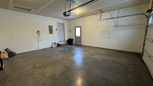 Building Photo - 3003 Oliver St