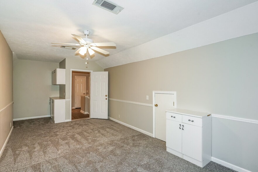 Building Photo - 1825 Rory Cove