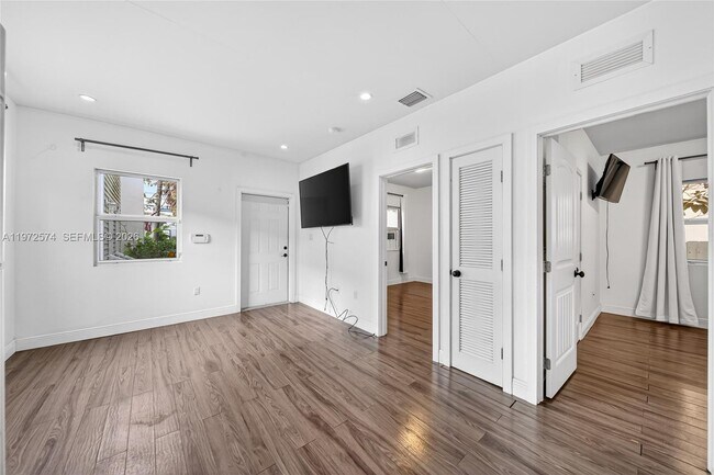 Building Photo - 1460 NW 2nd St