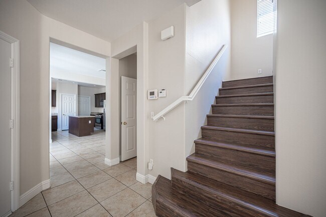 Building Photo - Beautiful 4 Bedroom 2.5 bath Home in the Southwest!