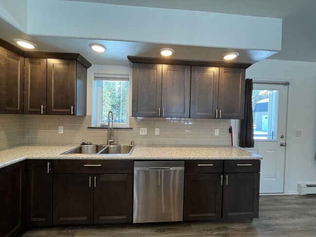 Building Photo - Newer, energy efficient, pet friendly home...