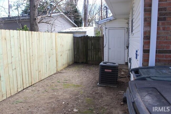 Building Photo - 2555 Stanley Ct