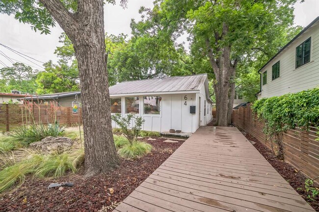 Building Photo - 64 Comal St
