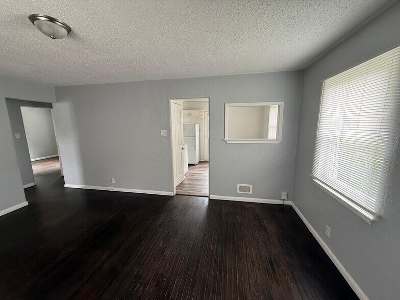 Building Photo - 405 S Sheridan Ave