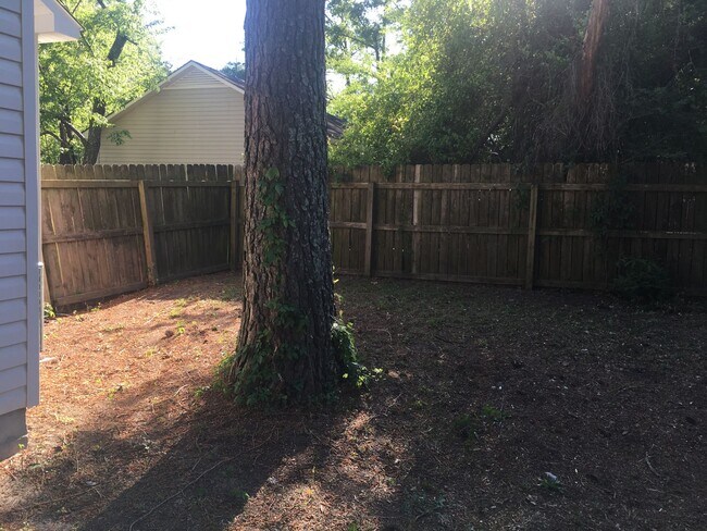 Building Photo - CHARMING 3 BEDROOM HOME IN NEW BERN!