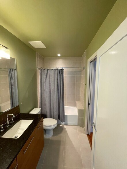 Building Photo - 400 4th Ave S