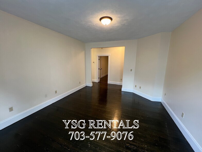 Building Photo - 4 Romar Ter