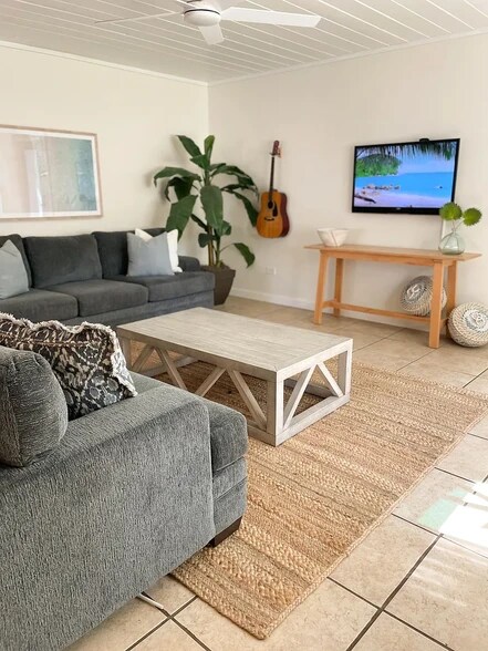 Building Photo - 2441 Granada Ave