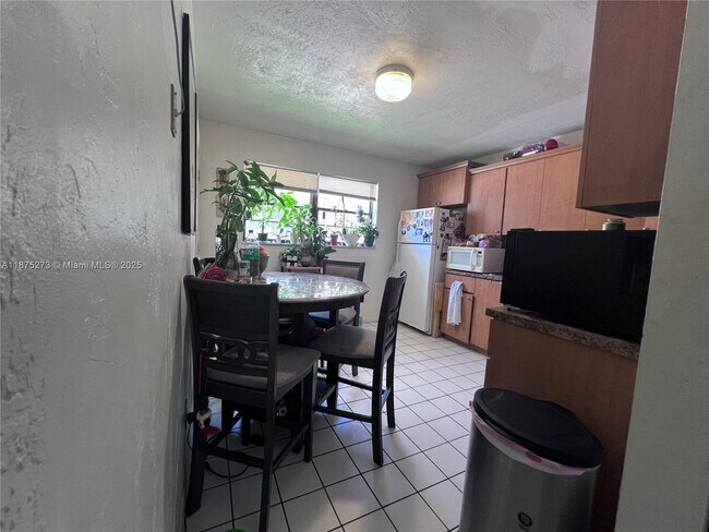 Building Photo - 1734 N 16th Ct
