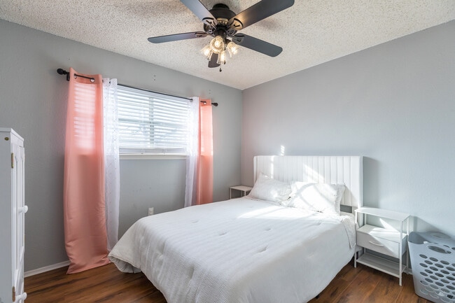 Building Photo - 5701 Quail Run St