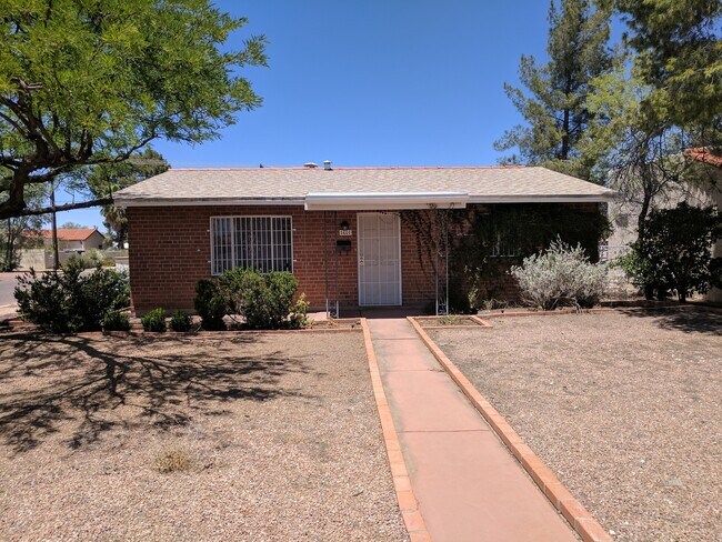 Building Photo - 2 Bedroom and 1 Bath Rental