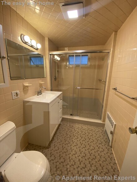 Building Photo - 1028 Fellsway