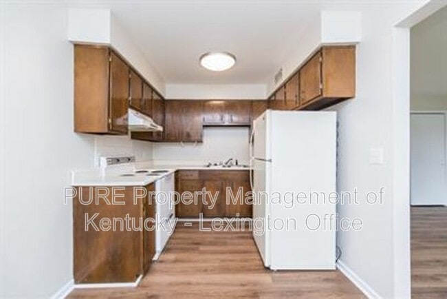 Building Photo - 459-120 Sycamore Ct