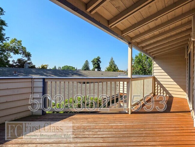 Building Photo - 8500 SW Canyon Dr