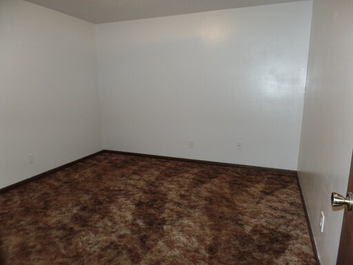Building Photo - 706 E Inskip Dr