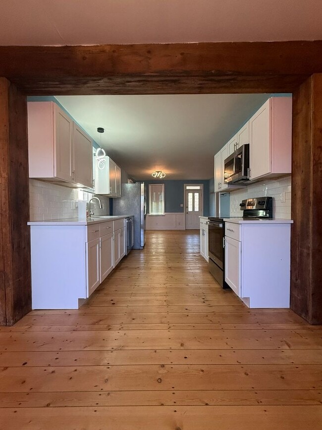 Building Photo - 960 Maple St