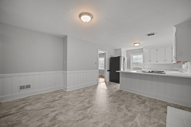 Building Photo - 2405 Jefferson Dr