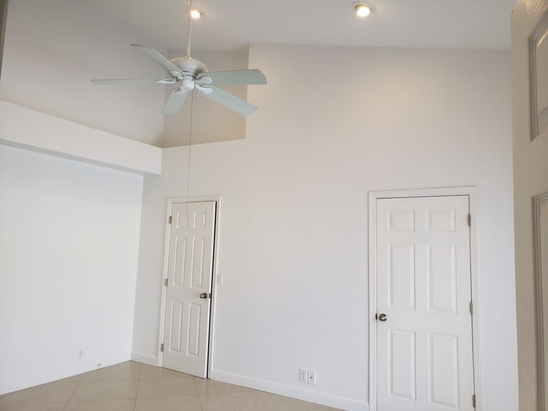 Master bedroom - 9441 Boca Gardens Cir S