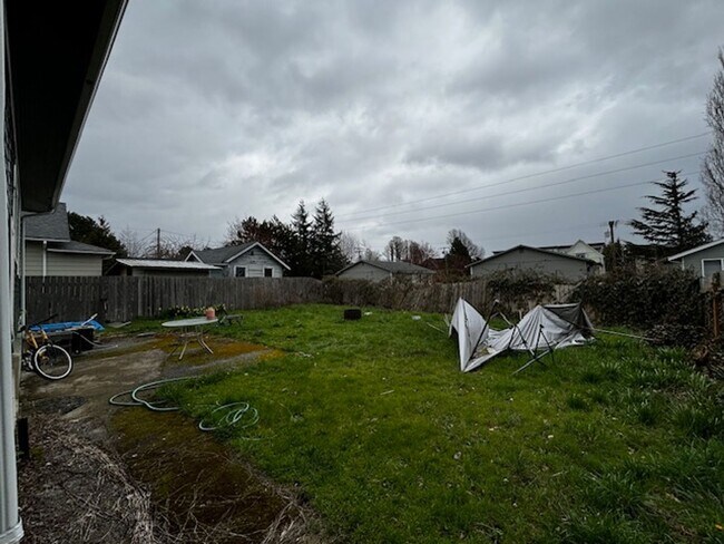 Building Photo - 6 Bedroom Lettered Streets House---Plank F...