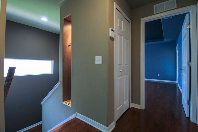 Building Photo - 6065 Spruce Point Cir