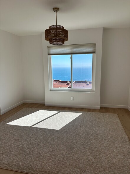 Building Photo - 3200 La Rotonda Dr