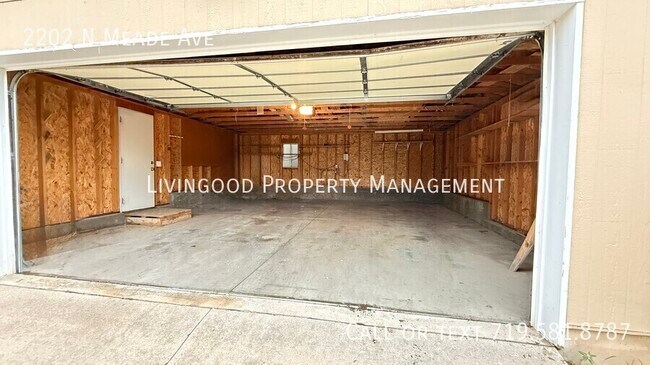 Building Photo - 2202 N Meade Ave