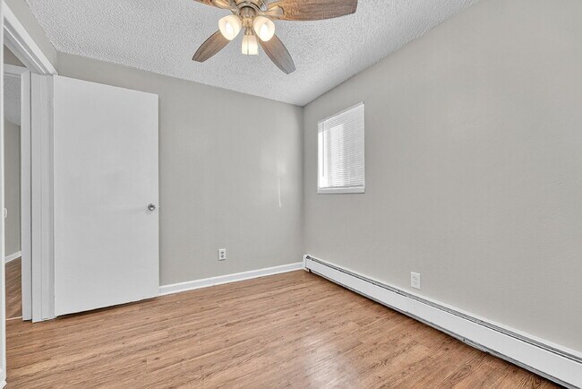 Building Photo - $1,395 — 2 bed, 1 bath renovated basement ...