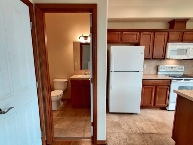 Building Photo - Tumwater Hill Town Home