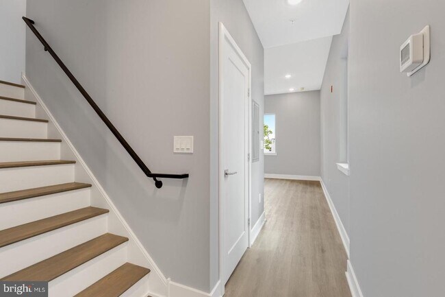 Building Photo - 2119 N Front St