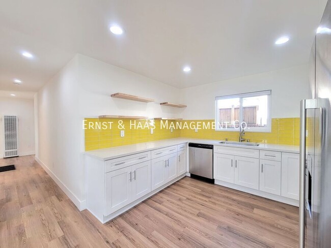 Building Photo - Beautifully Remodeled 2 Bedroom Home with ...