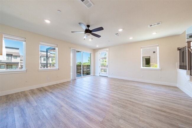 Building Photo - 813 Emerling Dr