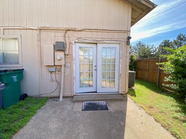 Building Photo - 9630 Hefner Village Blvd