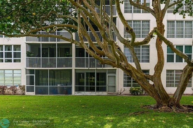 Building Photo - 3000 S Course Dr