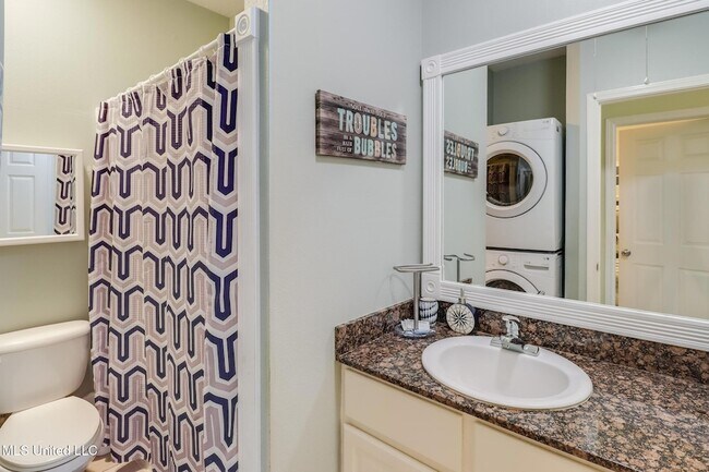 Building Photo - 1229 Century Oaks Dr