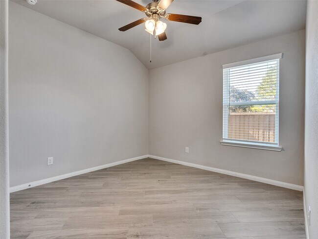 Building Photo - 6096 Pearland Pl