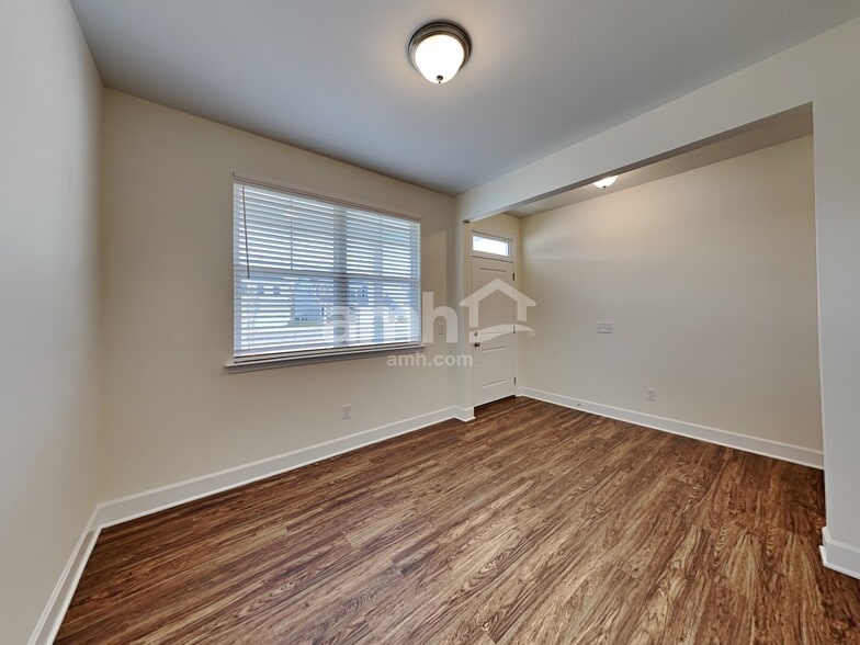 Building Photo - 3028 Esquire Dr