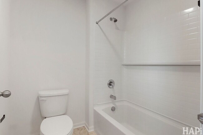 Building Photo - 2029 Magnolia Ln