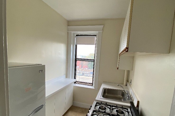 Kitchen - 1152 Commonwealth Ave