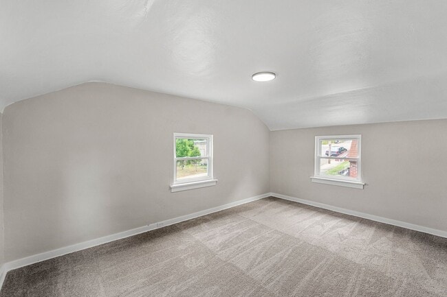 Building Photo - SCORE 50% OFF 1ST MONTH'S RENT IF SIGNED BY MAY 22! Stunning 2 bedroom home in Penn Avenue availa...