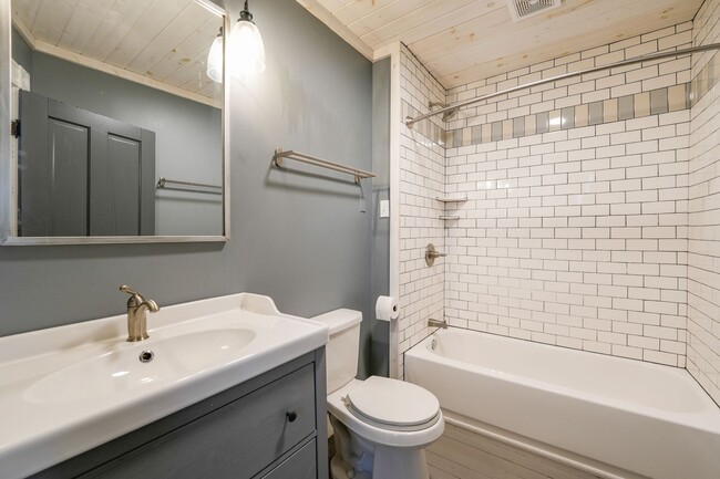 Building Photo - Updated Historical duplex!!