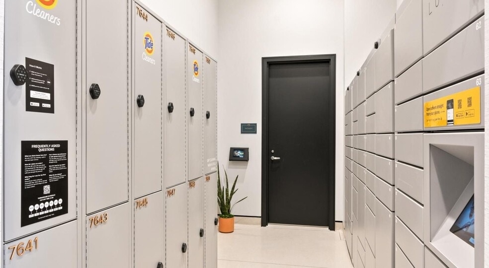 Building Photo - 1117 W Van Buren St