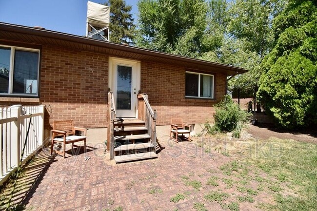 Building Photo - 159 W 2200 S
