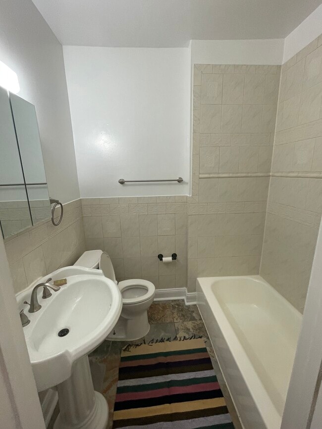 Building Photo - 550 Hobart Plz NW