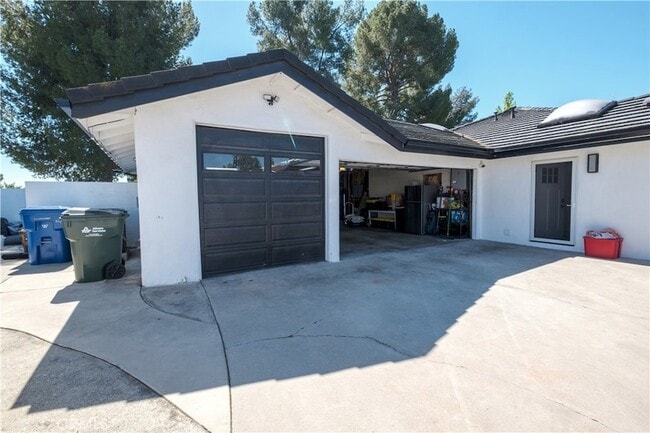 Building Photo - 9109 La Alba Dr